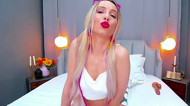 Snapshot of EmillyBronte chatting on 12/11/24, 02:30 EmillyBronte online show from 12/11/24, 02:30