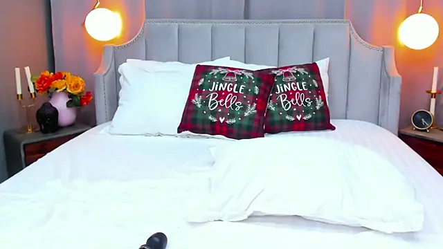 Snapshot of EmillyBronte chatting on 12/13/24, 02:21 EmillyBronte online show from 12/13/24, 02:21