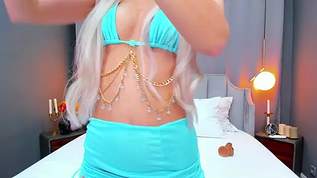 Snapshot of EmillyBronte chatting on 12/19/24, 08:23 EmillyBronte online show from 12/19/24, 08:23