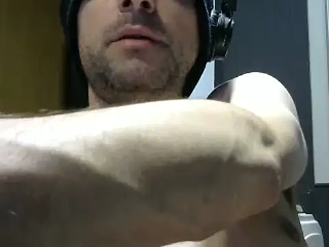 Snapshot of gauchors20 chatting on 12/07/24, 02:31 gauchors20 online show from 12/07/24, 02:31