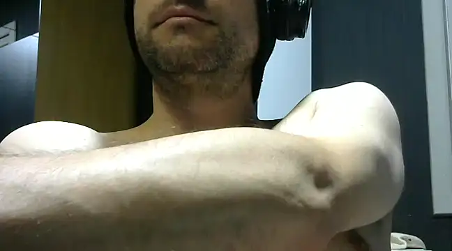 Snapshot of gauchors20 chatting on 12/21/24, 10:06 gauchors20 online show from 12/21/24, 10:06