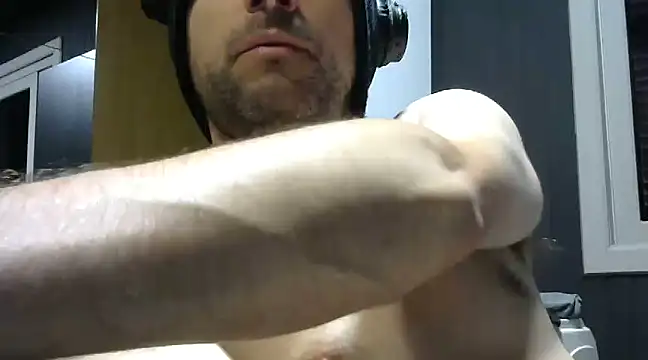 Snapshot of gauchors20 chatting on 12/29/24, 10:56 gauchors20 online show from 12/29/24, 10:56