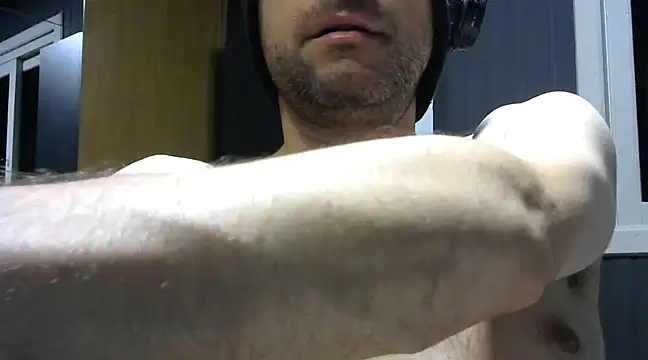 Snapshot of gauchors20 chatting on 02/08/25, 03:41 gauchors20 online show from 02/08/25, 03:41