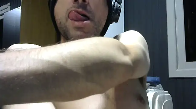 Snapshot of gauchors20 chatting on 02/15/25, 03:20 gauchors20 online show from 02/15/25, 03:20