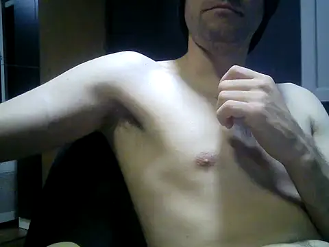 Snapshot of gauchors20 chatting on 12/14/25, 02:06 gauchors20 online show from 12/14/25, 02:06