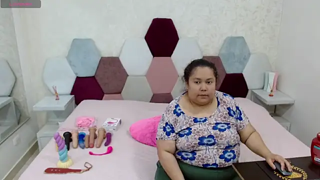Snapshot of angel_blue chatting on 06/11/26, 02:59 angel blue online show from 06/11/26, 02:59