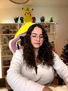 Snapshot of Sweet_sully__ chatting on 12/19/25, 09:38 Sweet sully online show from 12/19/25, 09:38