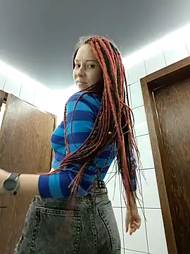 Snapshot of Frost_foxy chatting on 10/24/25, 03:58 Frost foxy online show from 10/24/25, 03:58