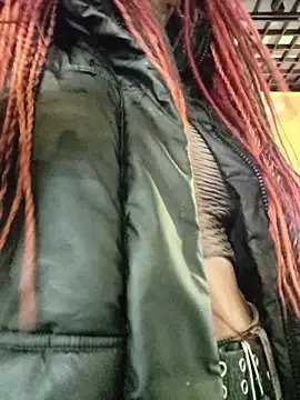 Snapshot of Frost_foxy chatting on 10/31/25, 03:40 Frost foxy online show from 10/31/25, 03:40