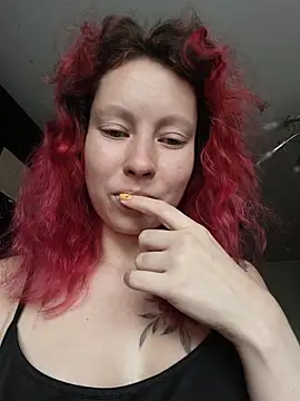 Snapshot of Frost_foxy chatting on 11/28/25, 04:37 Frost foxy online show from 11/28/25, 04:37