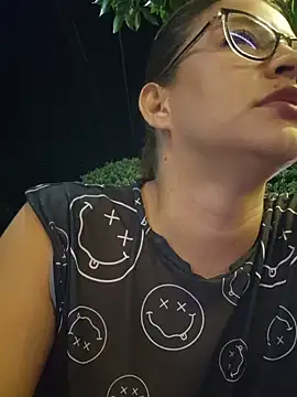 Snapshot of DAELAA chatting on 01/21/25, 01:29 DAELAA online show from 01/21/25, 01:29