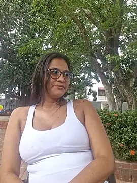 Snapshot of DAELAA chatting on 02/10/25, 09:47 DAELAA online show from 02/10/25, 09:47