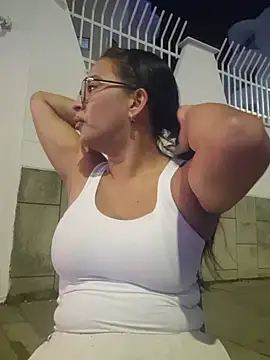 Snapshot of DAELAA chatting on 03/19/25, 11:57 DAELAA online show from 03/19/25, 11:57