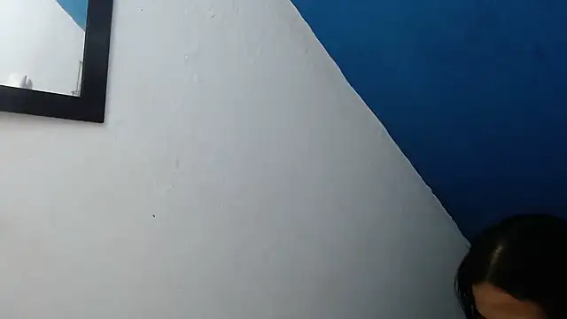 Snapshot of DAELAA chatting on 10/20/25, 10:21 DAELAA online show from 10/20/25, 10:21