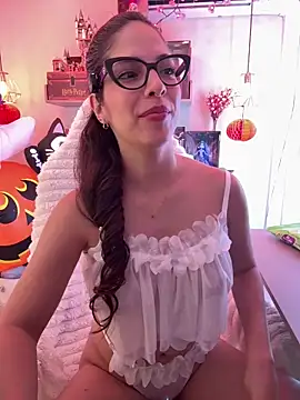 Snapshot of Zoe_Bae chatting on 10/22/25, 08:41 Zoe Bae online show from 10/22/25, 08:41