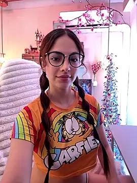 Snapshot of Zoe_Bae chatting on 12/13/25, 11:21 Zoe Bae online show from 12/13/25, 11:21