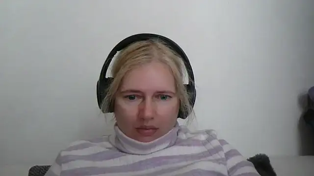 vaneza02 online show from 04/19/26, 04:17