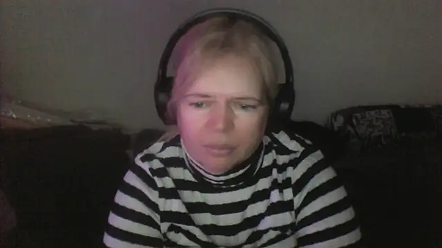 vaneza02 online show from 04/23/26, 06:43