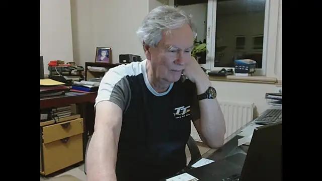 Snapshot of alan_inlondon chatting on 02/15/26, 10:50 alan inlondon online show from 02/15/26, 10:50