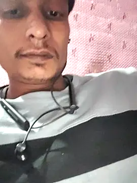 Snapshot of hq9870a chatting on 02/13/26, 07:43 hq9870a online show from 02/13/26, 07:43