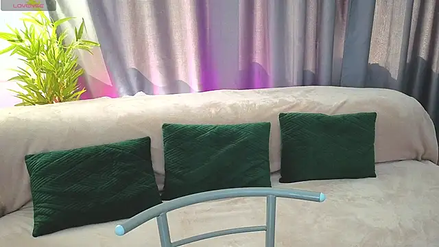 GirlfriendNina online show from 04/24/26, 06:05