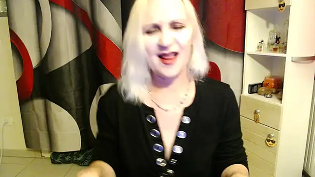 Snapshot of Ala-N-Dala chatting on 11/24/25, 11:37 Ala-N-Dala online show from 11/24/25, 11:37