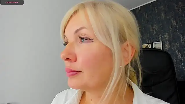 Abby Moore  online show from 12/05/24, 09:39