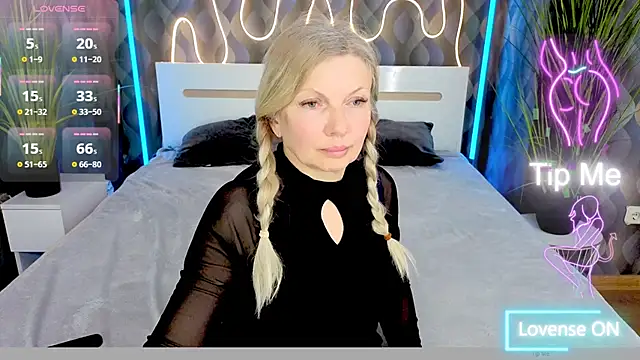 Abby Moore  online show from 04/25/26, 01:41