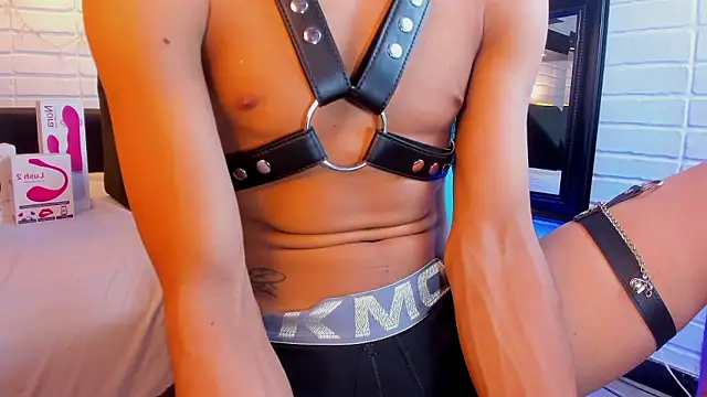 Snapshot of AlanNaughty chatting on 12/07/24, 11:45 AlanNaughty online show from 12/07/24, 11:45