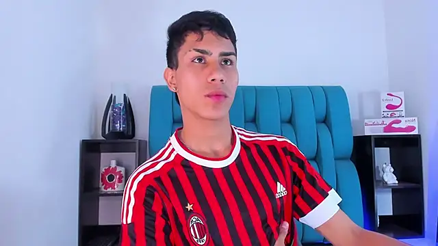 Snapshot of AlanNaughty chatting on 01/15/25, 03:33 AlanNaughty online show from 01/15/25, 03:33