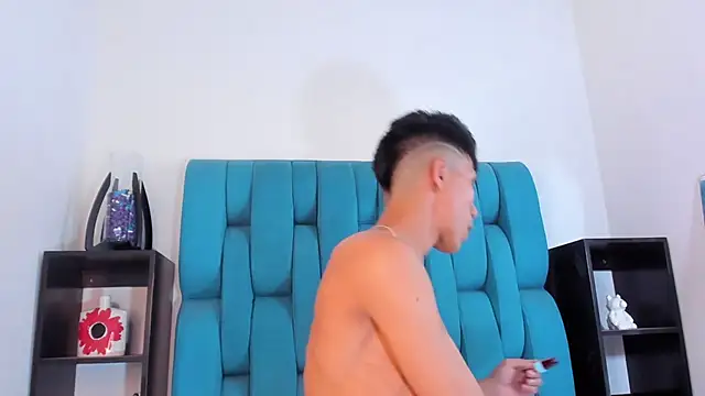 Snapshot of AlanNaughty chatting on 01/18/25, 06:34 AlanNaughty online show from 01/18/25, 06:34