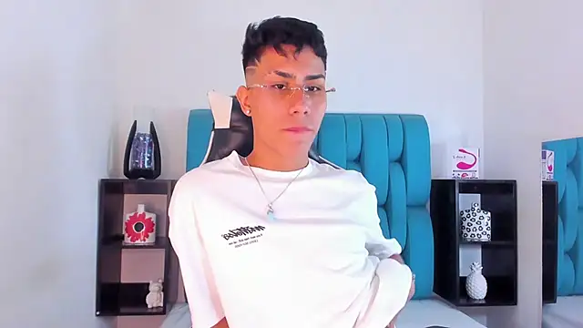 Snapshot of AlanNaughty chatting on 01/25/25, 10:18 AlanNaughty online show from 01/25/25, 10:18