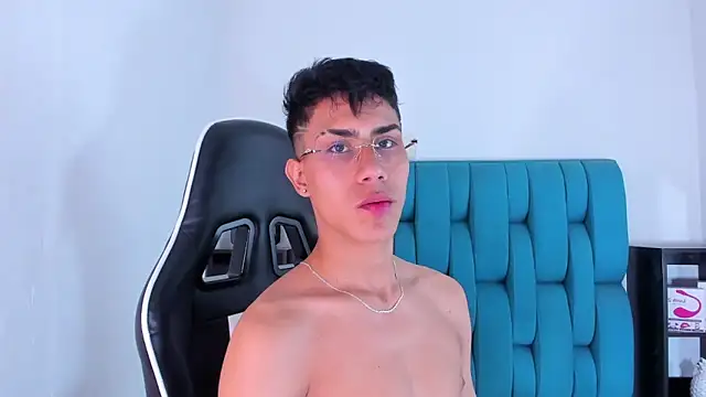 Snapshot of AlanNaughty chatting on 02/08/25, 04:57 AlanNaughty online show from 02/08/25, 04:57