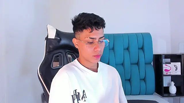 Snapshot of AlanNaughty chatting on 02/09/25, 04:36 AlanNaughty online show from 02/09/25, 04:36