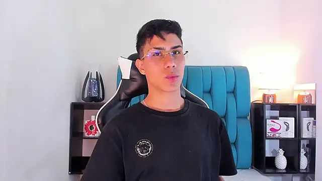 Snapshot of AlanNaughty chatting on 02/14/25, 03:54 AlanNaughty online show from 02/14/25, 03:54