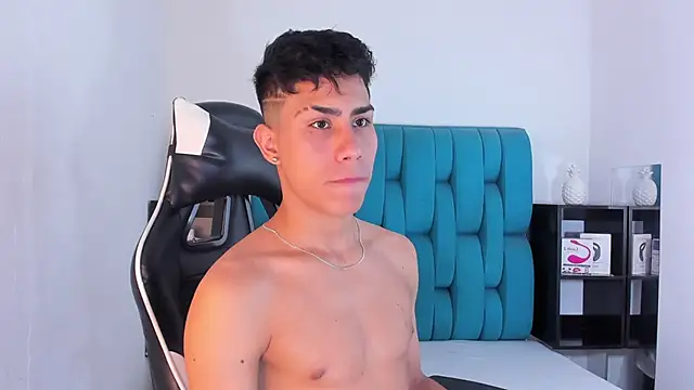 Snapshot of AlanNaughty chatting on 02/24/25, 08:36 AlanNaughty online show from 02/24/25, 08:36