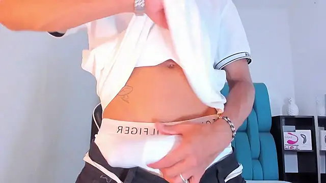 Snapshot of AlanNaughty chatting on 03/08/25, 08:14 AlanNaughty online show from 03/08/25, 08:14