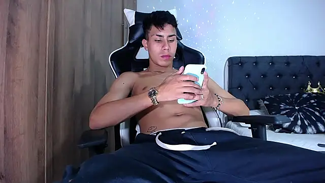 Snapshot of AlanNaughty chatting on 03/15/25, 12:04 AlanNaughty online show from 03/15/25, 12:04