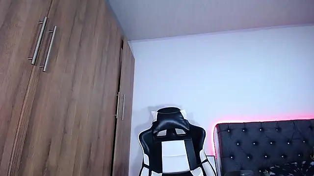 Snapshot of AlanNaughty chatting on 03/15/25, 03:07 AlanNaughty online show from 03/15/25, 03:07