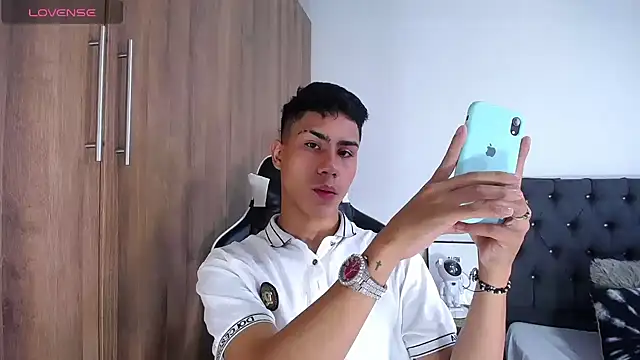 Snapshot of AlanNaughty chatting on 03/21/25, 09:12 AlanNaughty online show from 03/21/25, 09:12