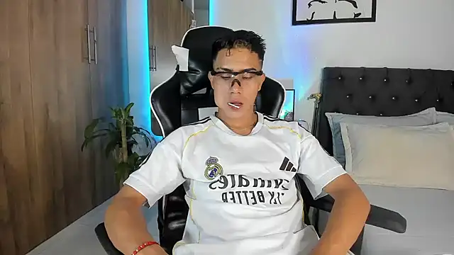 AlanNaughty online show from 05/17/26, 10:50