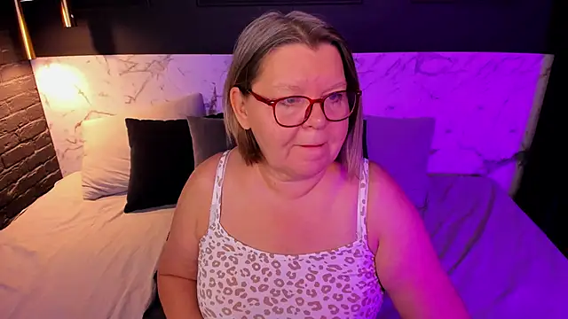 Shannonshine online show from 10/25/25, 05:26