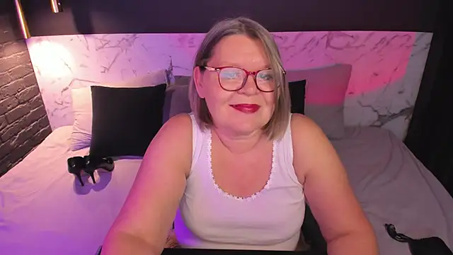 Shannonshine online show from 11/05/25, 01:11