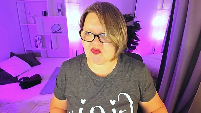 Shannonshine online show from 03/26/26, 01:06