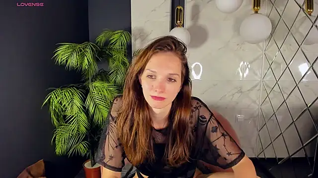 Snapshot of MirandaGlow chatting on 12/19/24, 12:45 MirandaGlow online show from 12/19/24, 12:45