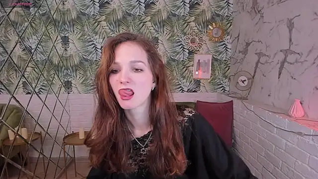 Snapshot of MirandaGlow chatting on 01/22/25, 05:48 MirandaGlow online show from 01/22/25, 05:48