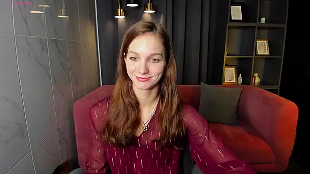 Snapshot of MirandaGlow chatting on 12/18/25, 05:35 MirandaGlow online show from 12/18/25, 05:35