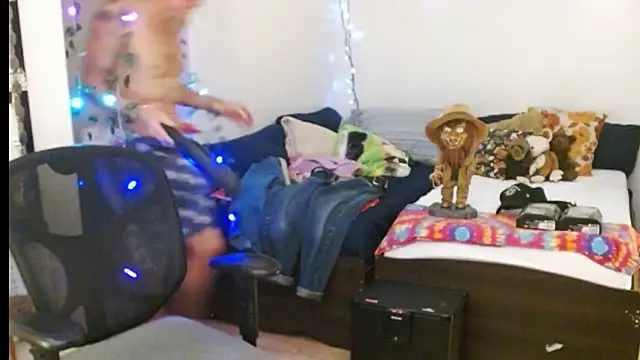 Snapshot of mycock2474u chatting on 02/22/25, 01:02 mycock2474u online show from 02/22/25, 01:02