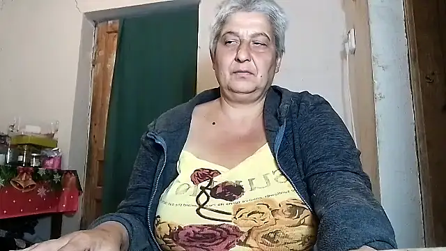 Snapshot of ExquisiteMature chatting on 09/27/25, 08:25 ExquisiteMature online show from 09/27/25, 08:25