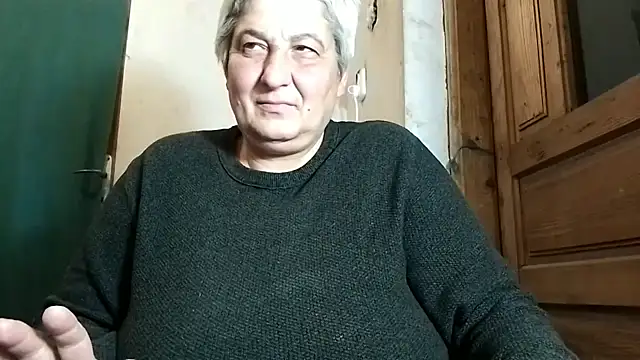 Snapshot of ExquisiteMature chatting on 10/19/25, 09:15 ExquisiteMature online show from 10/19/25, 09:15